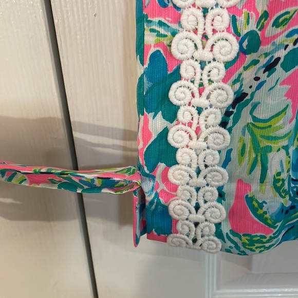 Lilly Pulitzer shift sleeveless dress size 2. Like new - Picture 9 of 10